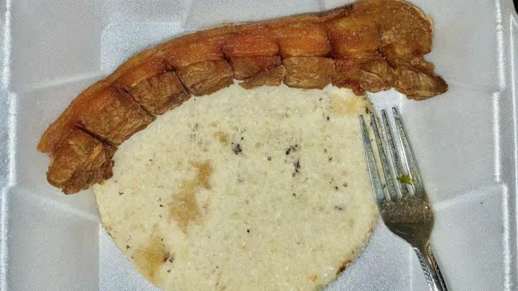 Chicharron con Arepa o Toston